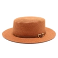 Détail d'un chapeau de paille avec bande en cuir marron et boucle dorée en fer à cheval - M (56-58cm) / Couleur caramel