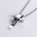 Collar de acero inoxidable para hombre con un colgante de cruz único y cadena de caja redonda - Plateado (Con Cadena)