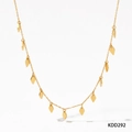 Collier élégant en acier titane doré avec des sequins en forme de losange - Collier avec Pendentif Losange (KDD292)