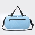 Bolsa de deporte azul claro con correas negras y correa ajustable al hombro - Azul Lago