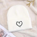 Gorro de punto blanco de invierno con bordado de corazón negro en fondo suave - Talla única / Blanco