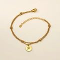 Bracelet double rang en acier inoxydable doré avec un pendentif rond lettre F - Lettre F (S-H202-F)