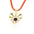 Detalle del colgante de corazón ojo turco con circonitas de colores y cordón naranja - Negro