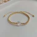 Bracciale regolabile con perline dorate e ciondolo a cuore in madreperla - Bracciale a Cuore