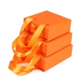 Tre scatole per gioielli impilabili arancione acceso con manici in nastro coordinati - 8x8x3.2cm / Arancione