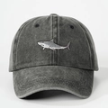 Casquette de baseball en jean gris foncé délavé avec broderie requin et lanière - Noir