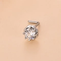 Vista macro dettagliata del piercing al naso a L in argento con zircone trasparente tondo - 3# / Argento