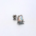 Orecchino a lobo argento 5mm con opale cangiante incastonato in una montatura a 4 griffe - Asta a Filettatura Interna in Acciaio al Titanio (6mm) / Cangiante (5mm)