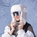Cappello da trapper invernale in tessuto grigio con fodera in ecopelliccia bianca - Beige