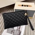 Pochette rectangulaire matelassée noire avec tirette de fermeture éclair dorée - Noir