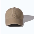Gros plan détaillé de la casquette de baseball en coton lavé kaki montrant la texture vintage - Kaki