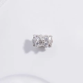 Detalle de cuenta de lazo de plata con circonitas para la creación de joyas personalizadas - Estilo de Lazo Plateado
