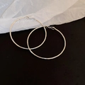 Silberne Crinkle-Creolen mit Zirkonia und eleganter gewellter Metallstruktur für Damen - Edelstahlstift (3#) / 49cm / Silber