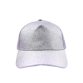 Detalle de gorra de béisbol con lentejuelas plateadas y malla transpirable lavanda - Plateado