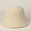 Primer plano de la textura de punto fino y la tela crema suave del sombrero de pescador - S(54-56.5cm) / Beige