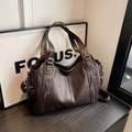 Borsa tote retrò in pelle PU testa di moro con rivetti metallici e tasche laterali - caffè