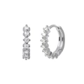 Dettaglio di orecchini a cerchio in argento con cinque zirconi a taglio rotondo - Metallo Argento/Zirconia Trasparente