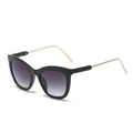 Occhiali da sole cat-eye con montatura nera, stanghette dorate e lenti grigie sfumate - Nero Lucido