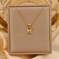 Detail van 18K vergulde titanium ketting met een kristallen vlinder hanger van zirkoon - Goud+Wit