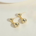 Pendientes minimalistas de doble esfera dorada con elegante colgante de gota en tela - Doble Cuentas / Oro de 14K