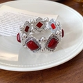 Vintage-Armband mit silbernen Perlen und dunkelroten geometrischen Harzquadraten - Silber Rot