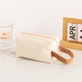 Grande borsa cosmetica in velluto a coste bianco crema con manico marrone e zip rosa - Beige