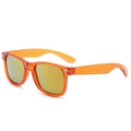 Detalle de gafas de sol para niños naranja transparente con lentes reflectantes verdes y remaches - Naranja-Rojo Transparente/Mercurio Plateado
