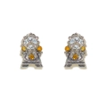 Détail de boucles d'oreilles carrousel en or rose avec zircons orange sertis de micro-incrustations - Style Conte de Fées Platine (White Gold 5)