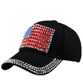 Dettaglio del cappello nero con bandiera USA in strass e bordo con borchie argentate - Regolabile / Nero
