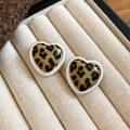 Elegante herzförmige Ohrringe mit Leopardenmuster in einer luxuriösen Samt-Schmuckschatulle - 2# Silbernadel-Silber-Kaffee-Herz
