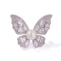 Elegante spilla a farfalla con perla bianca centrale e incastonatura di zirconi brillanti - Argento con perla bianca