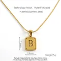 18K vergulde roestvrijstalen slangenketting met een vierkante letter B hanger detail - Letter B