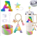 Set d'accessoires Lettre A avec breloque pailletée et gaine en silicone arc-en-ciel - Lettre A / Nouvel Ensemble de Lettres Colorées