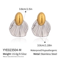 Detailweergave van de tweekleurige bladoorbellen met afmetingen en productspecificaties - Goud en Zilver Tweekleurig (YYE023504-M)