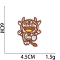 Detalle del parche bordado de Doraemon en traje de tigre con medidas 6cm x 4,5cm - W25AM-085-05