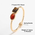 Bracciale rigido dorato con occhio di tigre e cabochon rosso con finitura martellata - Polsino aperto martellato - Occhio di tigre/Agata / 7*7cm Chiusura a molla