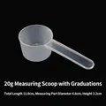 Dettaglio dimensioni di un misurino in plastica da 20g con manico lungo e scala graduata - Trasparente / 20g (40ml) con Scala / Trasparente