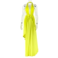 Dettaglio di un abito lungo giallo con scollo a V a lupetto e spacco alto laterale - S / Verde-giallo