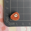 Accessoire miniature en résine imitation viande montrant la taille de 1,5 cm - Côtes de boeuf