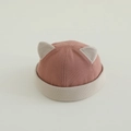Detalle de gorro de punto rosa y crema para niños con lindas orejas de gato en punto elástico - 50-52cm (2-4 años) / Rosa