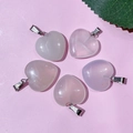 Lot de cinq pendentifs coeur en quartz rose avec attaches en métal argenté - 40-Agate Blanche