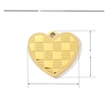 Vista dettagliata di un ciondolo a cuore dorato con motivo a scacchi e misure 15mm x 13mm - Cuore a Rete Scacchiera (VG248x3)