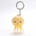 Porte-clés méduse mignon lumineux en jaune crème avec anneau en métal argenté - Jaune