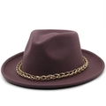 Dettaglio di un cappello fedora in lana viola con catena decorativa in metallo dorato - M (56-58cm) / Grigio Viola Chiaro