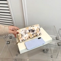 Lange Damen-Geldbörse mit beigem Marmormuster, Goldreißverschluss und Handyfach - Beige