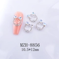 Vue macro de breloques à ongles smiley à nœud argenté et strass en forme de cœur aurora - Visage Souriant Argenté avec Nœud en Strass Aurore (8856) / Lot de 10