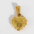 Vue détaillée du pendentif cœur en acier doré avec relief croix et bordure perlée - U10-Cœur en Dentelle / Or