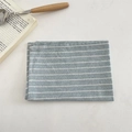 Détail du set de table à rayures bleu clair et blanc en coton-lin avec texture tissée - Rayé Bleu Clair
