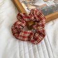 Chouchou tricoté à motif pied-de-poule rouge et beige avec une texture en laine douce - Carreaux Rouge Jaune