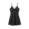 Elegantes schwarzes Satin-Unterkleid mit V-Ausschnitt und Spitze auf weißem Grund - S / Schwarz